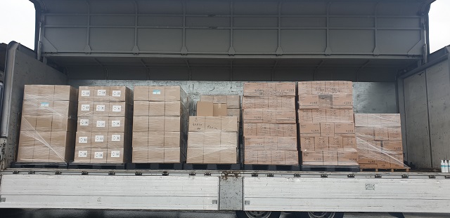 ▲ 경주시는 지난달 28일부터 ‘코로나19’ 감염 예방을 위해 사회복지시설인 경로당, 양로시설, 장기요양시설에 손소독제 1만806개의 방역물품을 배부했다.ⓒ경주시