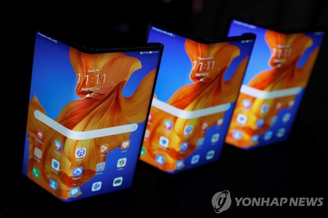 ▲ 화웨이가 지난달 24일 공개한 폴더블 스마트폰 메이트 Xs.ⓒ연합뉴스