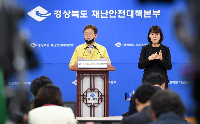▲ 이철우 지사가 3일 도청에서 코로나19 관련 브리핑을 하고 있다.ⓒ경북도
