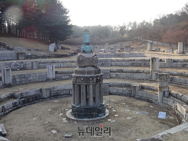 ▲ 1995년 광복 50주년을 맞아 일제 침략의 상징이었던 조선총독부 첨탑. 일제 제국주의 심장부 조선총독부 건물의 첨탑은 헐린 채 독립기념관에 전시돼 있다.ⓒ김정원 기자