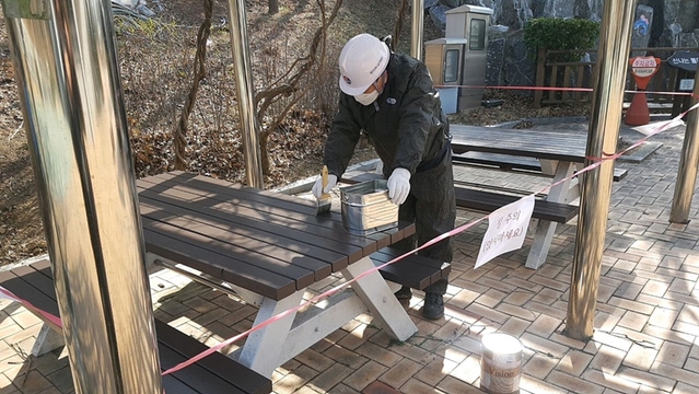 ▲ 대구교육시설지원센터(단장 장봉호)는 4일 ‘코로나19’ 확산으로 학교 휴업기간을 활용해 신학기 교육활동에 차질이 없도록 학교 시설물 보수지원을 최우선 순위로 처리할 계획이다.ⓒ대구시교육청