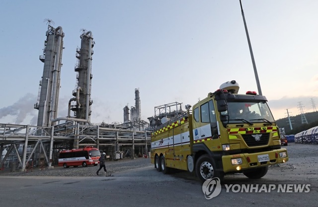 ▲ 롯데케미칼 대산공장에서 합동조사반이 현장감식을 하고 있다. ⓒ연합뉴스