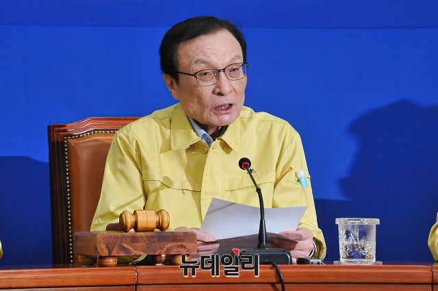 ▲ 이해찬 더불어민주당 대표가 4일 오전 국회에서 열린 최고위원회의에서 모두발언을 하고 있다.
ⓒ권창회 기자