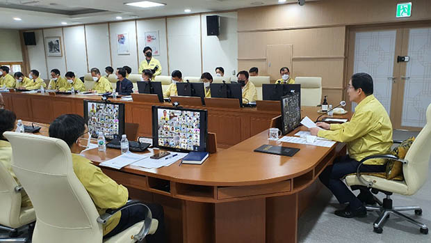 ▲ 경북교육청(교육감 임종식)은 5일 도교육청 홍익관에서 11개 직속기관과 23개 화상회의를 가졌다.ⓒ경북교육청