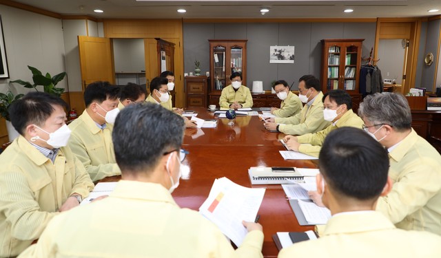 ▲ 5일 성남시 분당 본사에서 열린 코로나19관련 경영진 긴급대책회의 모습 ⓒ뉴데일리 DB