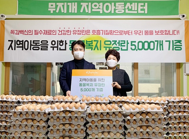 ▲ 킹스파머스 여기혁 대표(왼쪽), 전국지역아동센터 김용남 경북지부장.ⓒ무지개지역아동센터