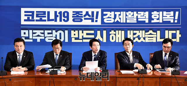 ▲ 이인영 더불어민주당 원내대표가 5일 오전 국회에서 열린 정책조정회의에서 모두발언을 하고 있다.
ⓒ박성원 기자