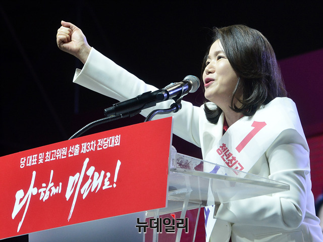 ▲ 신보라 청년최고위원이 퓨처메이커 경선을 거부한 직후 청년 예비후보가 포진한 경기도 파주갑에 우선추천(전략공천)을 받았다. ⓒ박성원 기자