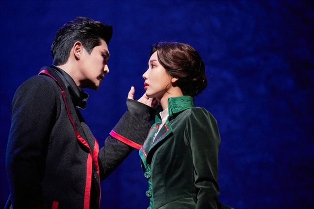 ▲ 뮤지컬 '드라큘라' 공연 장면(류정한, 린지).ⓒ오디컴퍼니