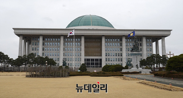 ▲ 10만명의 동의를 얻으면 법적 효력이 발생하는 국회 국민동의청원에 외국인도 동의가 가능하다. ⓒ뉴데일리DB
