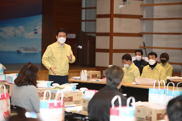 ▲ 포항시는 7일 오는 9일부터 22일까지 2주간 실시될 지역 내 71개소(종사자 1056명, 입소자 1726명)의 사회복지시설에 대한 예방적 코호트 격리 조치를 앞두고 ‘복지시설 코호트 상황실’을 설치·운영에 들어갔다.ⓒ포항시