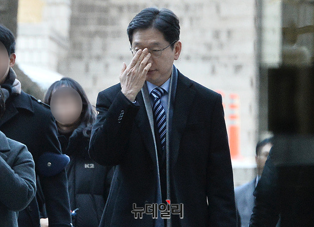 ▲ 김경수 경남도지사가 8일 내수시장 활성화를 위해 전국민에게 재난기본소득 100만원을 지급하자고 제안했지만, 