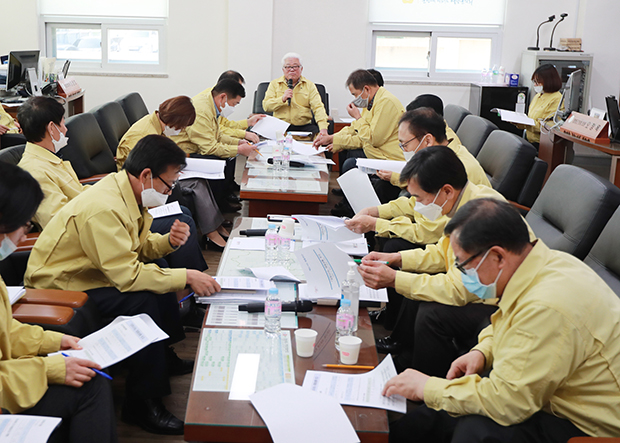 ▲ 영양군의회는 코로나19 관련 제2차 의원 간담회를 개최했다.ⓒ영양군