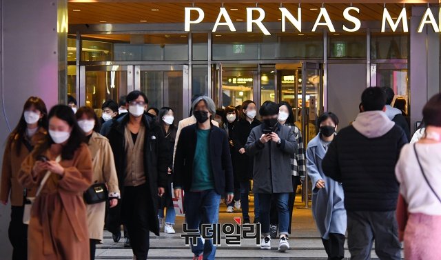 ▲ 10일 오전 0시 기준 추가 확진자가 131명으로 확인, 지난달 25일 이후 14일 만에 하루 확진자가 100명대로 떨어졌다. ⓒ뉴데일리DB