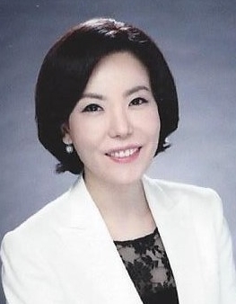 ▲ 이두아 전 의원이 11일 낙하산 공천 지적에 “단수 추천한 것을 두고 마치 절대 일어나서는 안 되는 일인 것처럼 침소봉대 하거나 능력이 모자란 사람이 공천을 받은 것처럼 몰아가는 것은 참으로 납득하기 어렵다”고 말했다.ⓒ이 전 의원 측