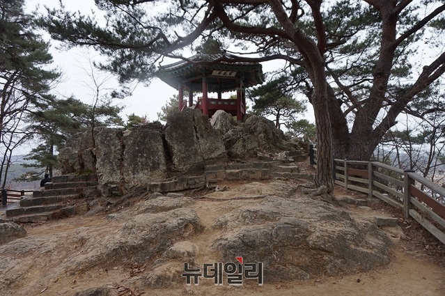 ▲ 충남 부여 삼천궁녀가 죽음으로 절개를 지킨 여인들을 기리기 위해 세워진 백화정(百花亭).ⓒ김정원 기자