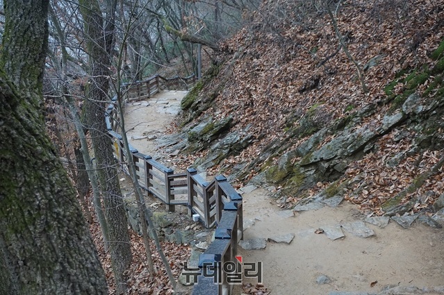 ▲ 충남 부여 백마강을 한 눈에 내려다 볼 수 있는 낙화암(落花巖).ⓒ김정원 기자