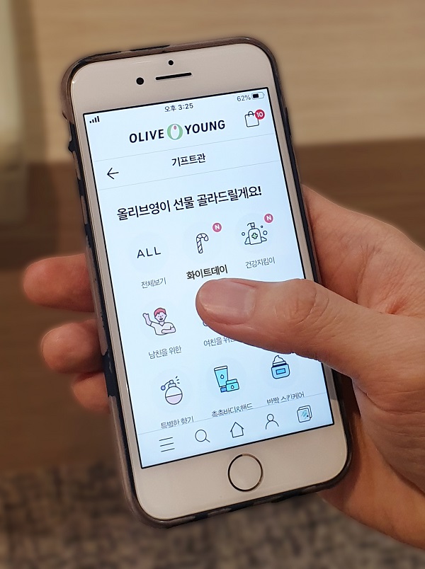 ▲ CJ올리브영이 14일까지 공식 온라인몰 내 기프트관을 통해 화이트데이 테마관을 선보였다.ⓒCJ올리브영