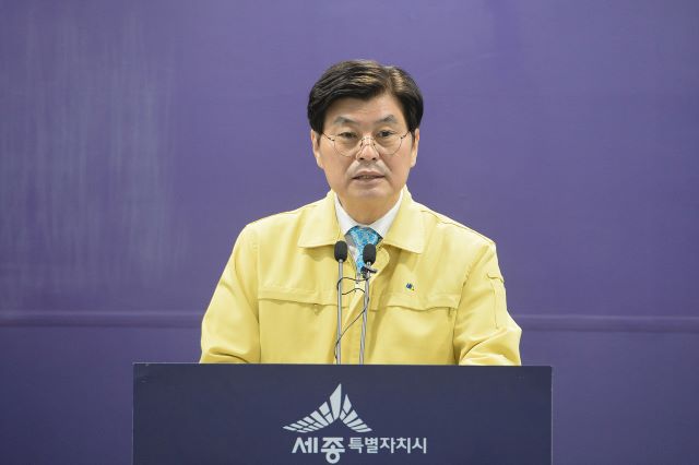 ▲ 이춘희 세종시장이 세종에서 신종 코로나바이러스 감염증(코로나19)이 급속도로 확산되고 있는 가운데 12일 긴급브리핑을 하고 있다.ⓒ세종시