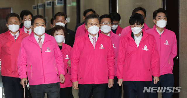 ▲ 미래통합당은 기본재난소득에 대해 엇갈린 반응을 내놓고 있다. ⓒ뉴시스