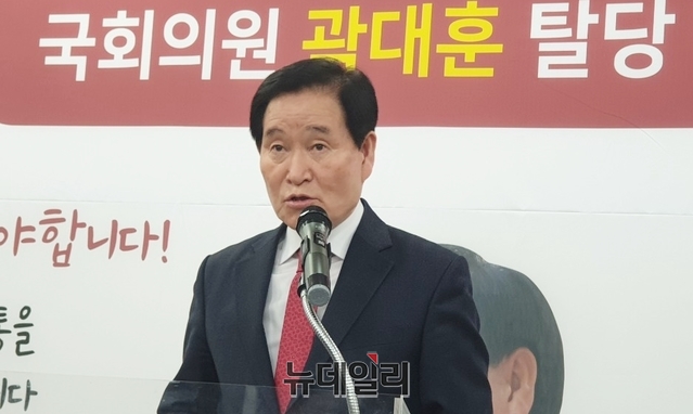 ▲ 미래통합당 대구 달서갑 공천에서 탈락한 곽대훈 국회의원이 13일 통합당 대구시당에서 무소속 출마를 선언하고 있다.ⓒ뉴데일리