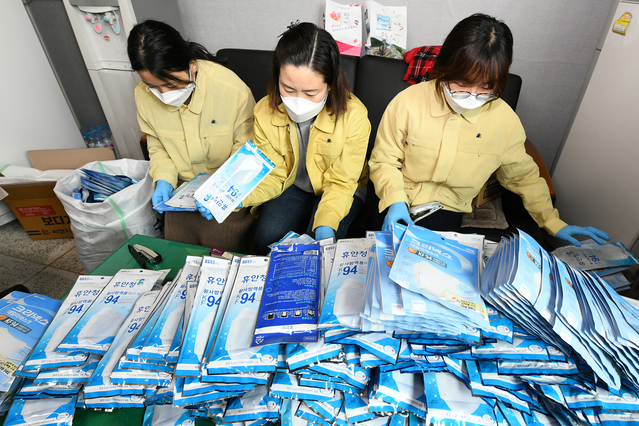 ▲ 달성군은 지난 2월 26일부터 약 2주에 걸쳐 정부 특별배정 마스크 등 총 64만 장(3월 13일 기준)을 지역주민에게 배부했다고 13일 밝혔다.ⓒ달성군