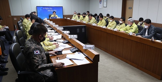 ▲ 양승조 충남도지사가 15일 정세균 국무총리 주재로 열린 코로나19 대응 중앙대책본부 영상회의에 참석해 도내 발생 현황 및 방역 등 대응 상황을 공유했다. ⓒ충남도