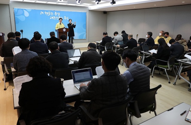 ▲ 양승조 충남도지사가 16일 도청에서 기자회견을 갖고 있다.ⓒ충남도