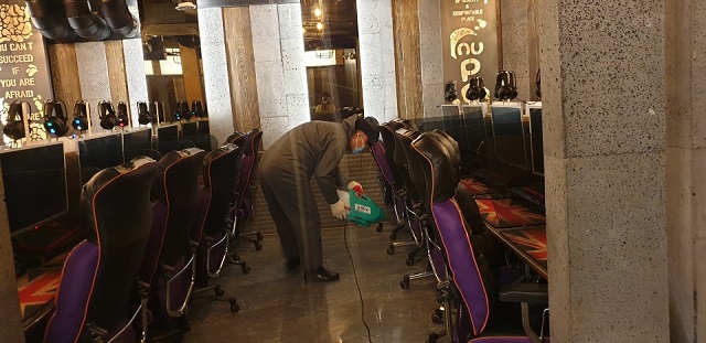 ▲ 영덕군 문화관광과는 노래연습장 21개와 PC방 8개, 일반·청소년 게임장 4개소 등 군내에서 영업 중인 33개 업소 중 30곳에 대해 대대적인 방역을 실시했다.ⓒ영덕군