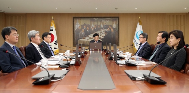 ▲ 한국은행은 16일 한은 본관에서 임시 금융통화위원회를 열고 기준금리를 1.25%에서 0.75%로 인하했다.ⓒ한국은행