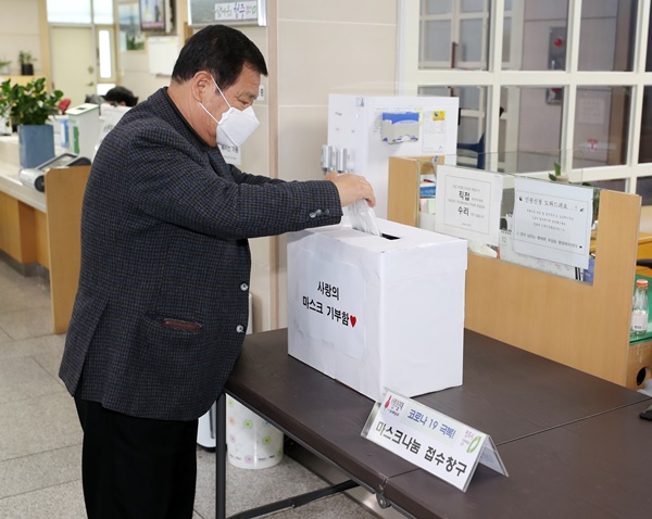 ▲ 충북사회복지공동모금회가 청주시와 함께 코로나19 극복을 위한 사랑의 마스크 나눔운동을 진행한다고 16일 밝혔다.ⓒ충북사회복지모금회