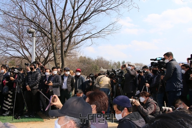 ▲ 이날 출마선언 현장에는 지지자 및 시민 등 500여명이 참석했다. 많은 취재진들이 뜨거운 취재 열기를 보였다.ⓒ뉴데일리