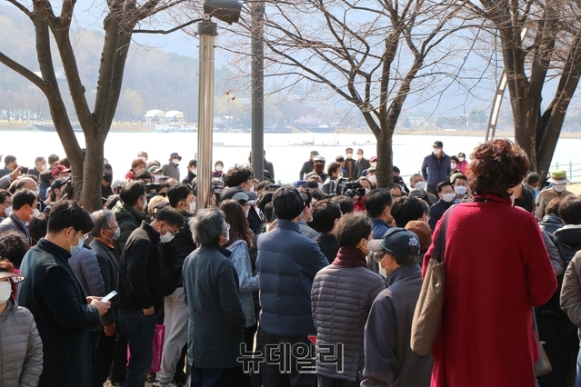 ▲ 이날 출마선언 현장에는 많은 시민들이 모여 홍준표 예비후보 출마선언을 지켜봤다.ⓒ뉴데일리