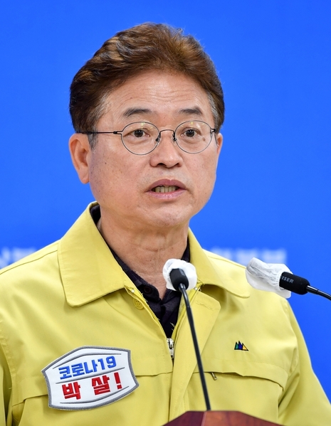 ▲ 이철우 경상북도지사는 브리핑에서 “경제정책의 최우선에 소상공인이 있고 정책자금이 있어도 신용이나 담보 문제로 실제 지원을 못 받는 일이 없도록 특별 지원한다”고 의지를 밝혔다.ⓒ경북도