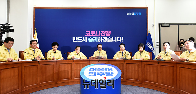 ▲ 더불어민주당이 플랫폼 정당 시민을위하여와 비례연합정당을 꾸리고 4개 정당과 참여 협약을 맺었다. 정치개혁연합과 이를 따르는 정당은 사실상 배제했다. ⓒ박성원 기자