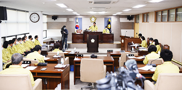 ▲ 군위군의회는 18일 제2차 본회의를 열고 3일간의 일정으로 진행된 제245회 임시회를 마무리 했다.ⓒ군위군