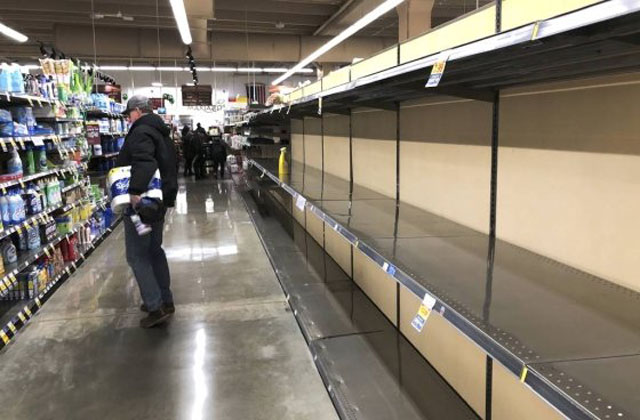 ▲ 시카고의 한 슈퍼마켓. 화장지 판매대가 텅 비어 있다. ⓒ뉴시스 AP. 무단전재 및 재배포 금지.