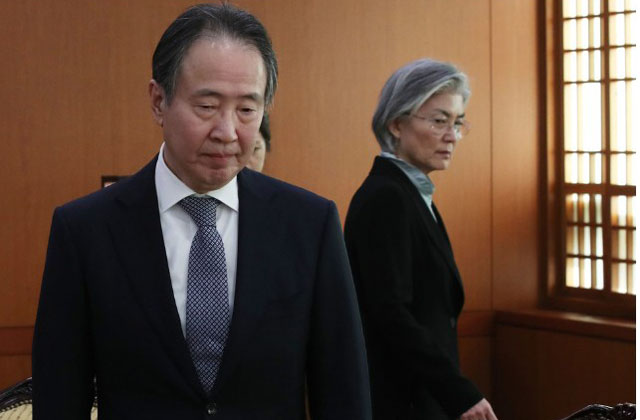 ▲ 지난 5일 일본이 한국발 입국제한 조치를 취한 날 주한 일본대사를 초치한 강경화 외교장관. ⓒ뉴시스. 무단전재 및 재배포 금지.