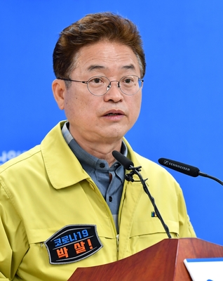 ▲ 이철우 경북도지사는 코로나19로 힘들어 하는 도민들과 고통을 나누고자 4개월간 급여 30%를 반납하기로 했다.ⓒ경북도