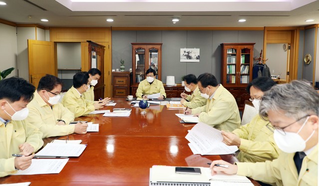 ▲ 황창화 사장 주재로 23일 열린 비상대책본부 회의 모습 ⓒ한난 제공