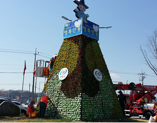 ▲ 안동시는 침체도심의 활력을 위해 꽃길 조성, 가로화단, 소공원 등 일제 정비에 나섰다.ⓒ안동시