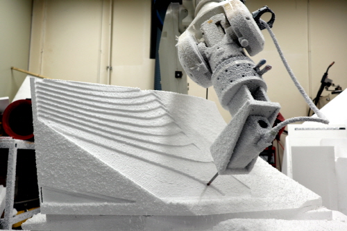 ▲ 거푸집 제작용 6축 다관절 로봇모습. ⓒ 현대엔지니어링