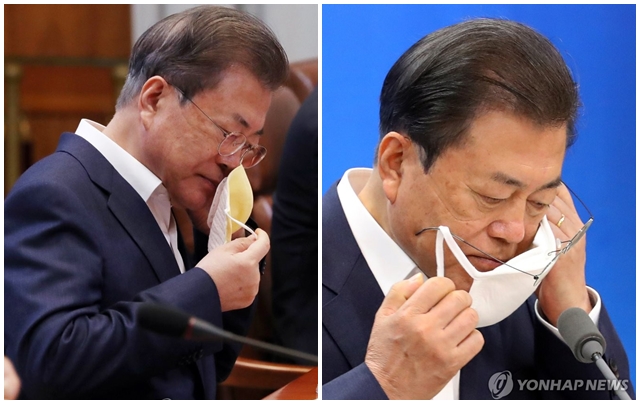 ▲ 지난 19일 '청와대 1차 비상경제회의'에 참석한 문재인 대통령(왼쪽)과 25일 송파구 씨젠에서 열린 '코로나19 진단시약 긴급사용 승인 기업 대표들과 간담회'에 참석한 문 대통령. ⓒ연합뉴스