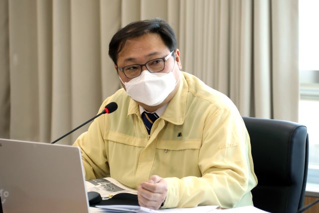 ▲ 세종시의회 안찬영 부의장이 24일 열린 제61회 임시회 행정복지위원회 제1차 회의에서 로컬푸드 설계 시 주차공간의 확보를 강조하고 있다.ⓒ세종시의회