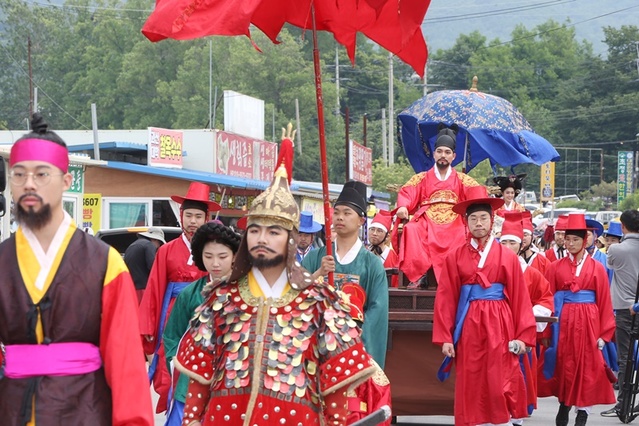 ▲ 사진은 초정약수 축제중 열린 어가행렬.ⓒ청주시