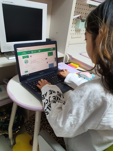 ▲ 대구중앙초교(교장 김송옥)는 휴업기간 중 가정학습 내실화 및 개학 이후 교육과정 운영 정상화를 위해 온라인 학습 커뮤니티를 활용한 교육과정 기반 관리형 가정학습을 더욱 강화하고 있다.ⓒ대구시교육청