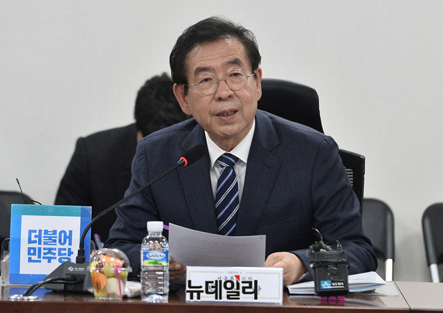 ▲ 박원순 서울시장이 26일 신천지 사단법인인 '새하늘새땅 증거장막성전 예수교 선교회'에 대한 설립허가를 취소하기로 했다. ⓒ박성원 기자