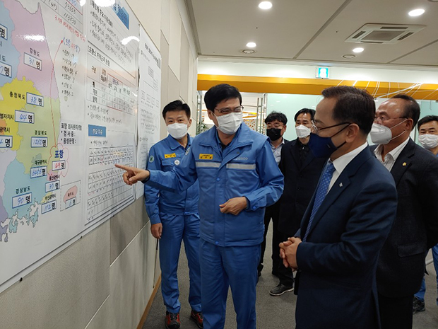 ▲ 허대만후보는 26일 후보 등록 후 첫 일정으로 포스코를 방문했다.ⓒ선거사무실