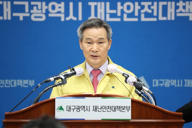 ▲ 대구시가 27일 긴급생계자금 지원과 관련해 항간에 떠도는 ‘왜 현금으로 지급하지 않느냐’에 대한 사실 여부를 분명히 하면서 10개 광역지자체에서도 현금지금은 없다고 반박했다.ⓒ대구시