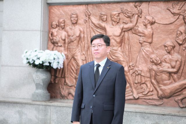 ▲ 제21대 총선 세종시 갑 선거구 정의당 이혁재 후보가 27일 ‘서해수호의 날’을 맞아 세종시 조치원읍 충령탑에 헌화하고 순국선열과 희생 장병의 넋을 기렸다.
ⓒ정의당 이혁재 후보 캠프